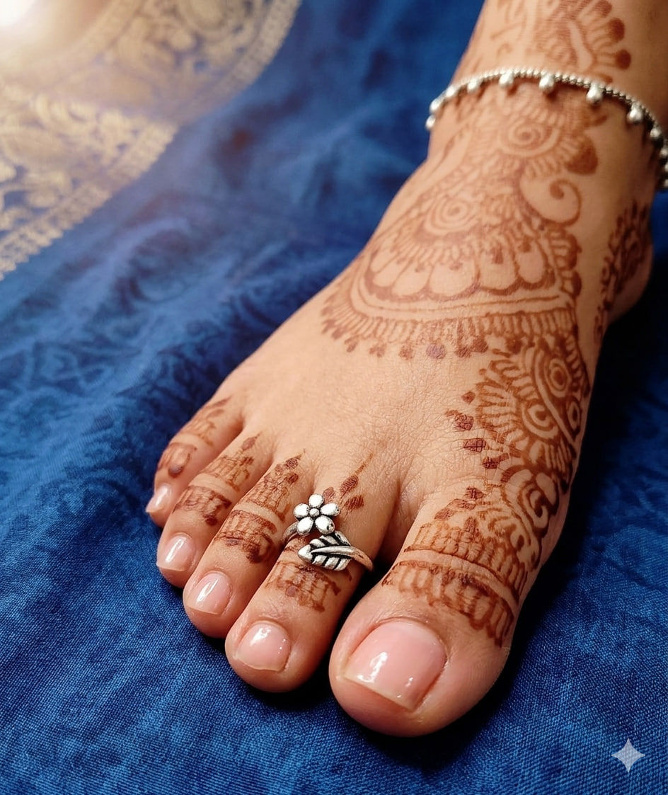 DVASU Floral Design Oxidised Silver Adjustable Bichiya Toe Rings