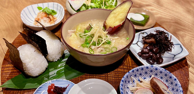 地産美食の小皿料理 | 農絆卓恵2階