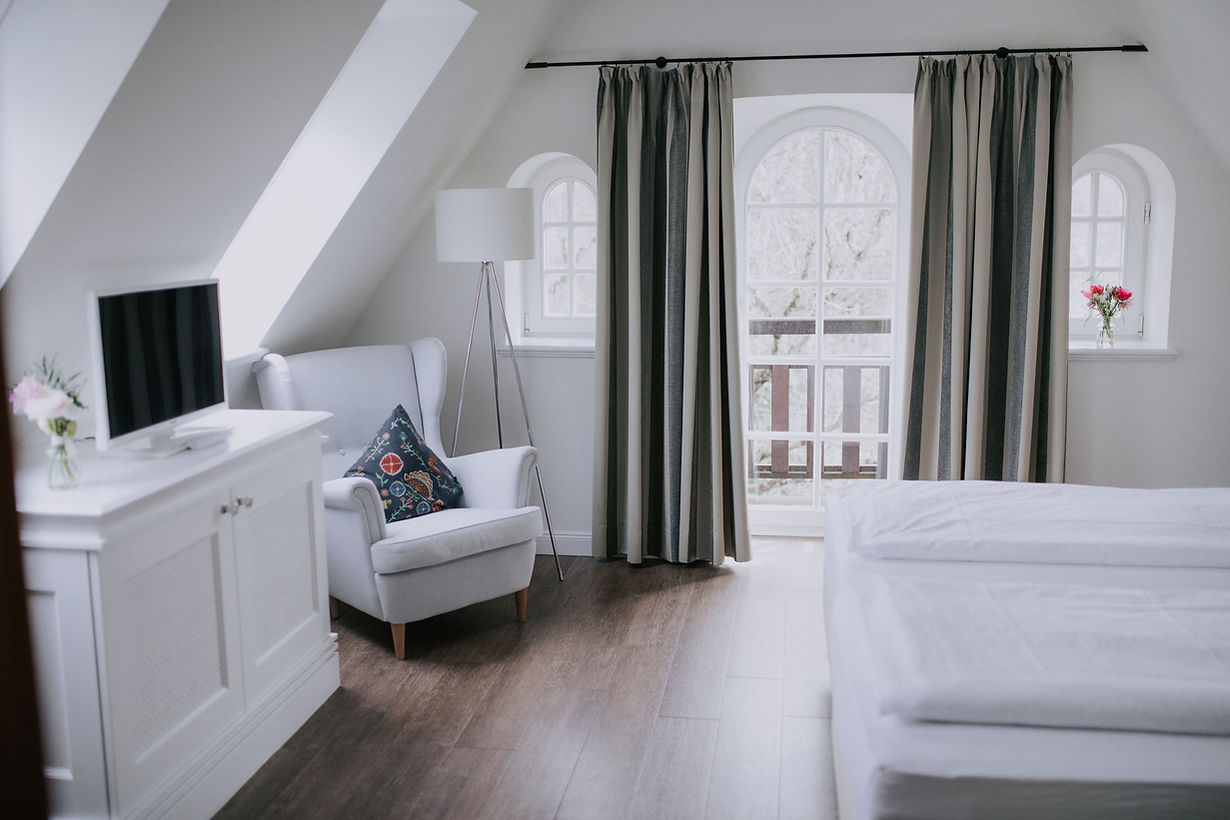 alster au boutique hotel hamburg ahoi blick zimmer balkon.jpeg