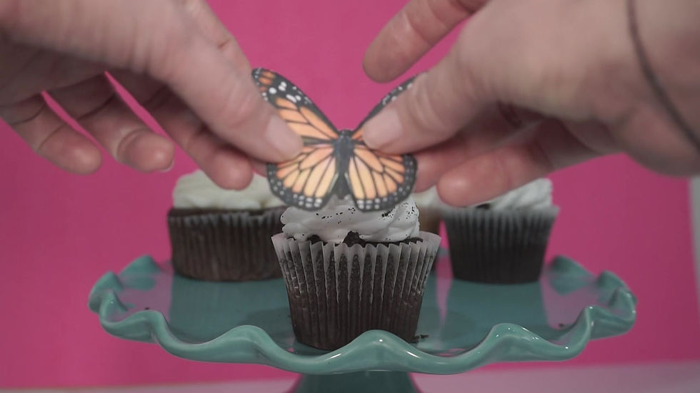 Thumbnail: Delicate edible blue butterflies for elegant cakes.