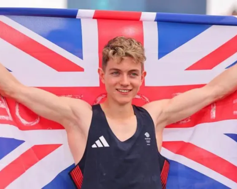 Teenager wins climbing gold for Team GB
