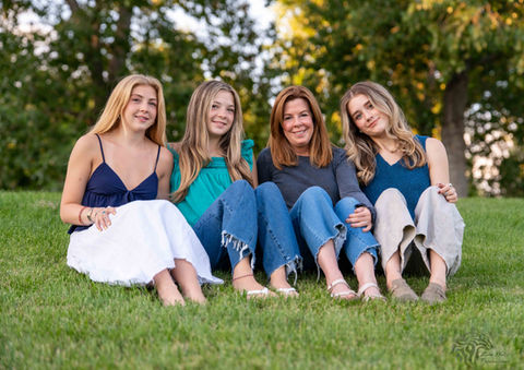 Family portrait by LW Productions.