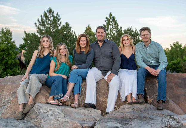 Family portrait by LW Productions.