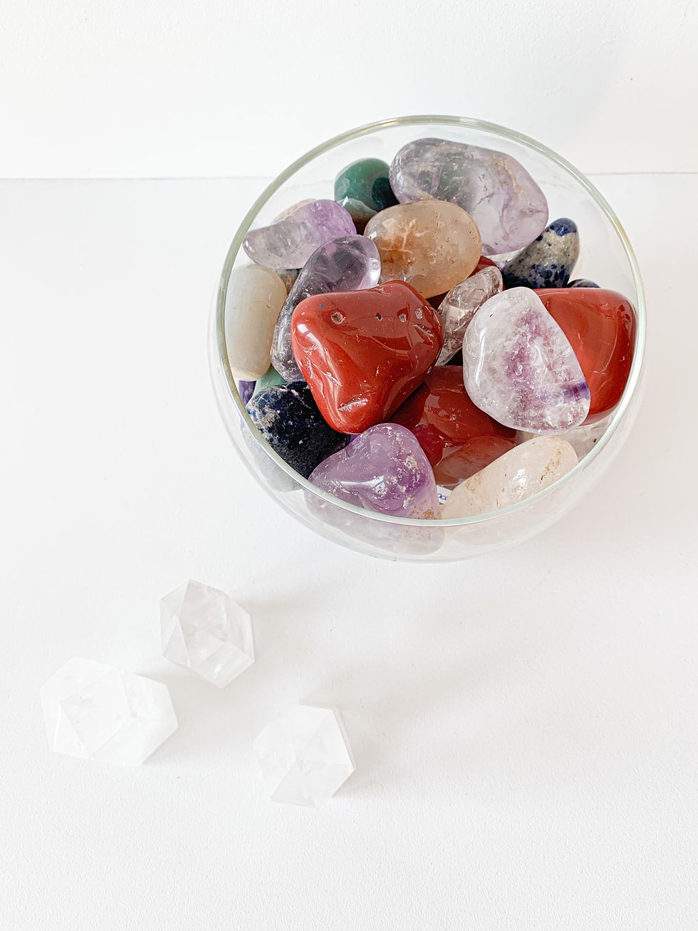 ¿Cómo limpiar y energizar cristales?