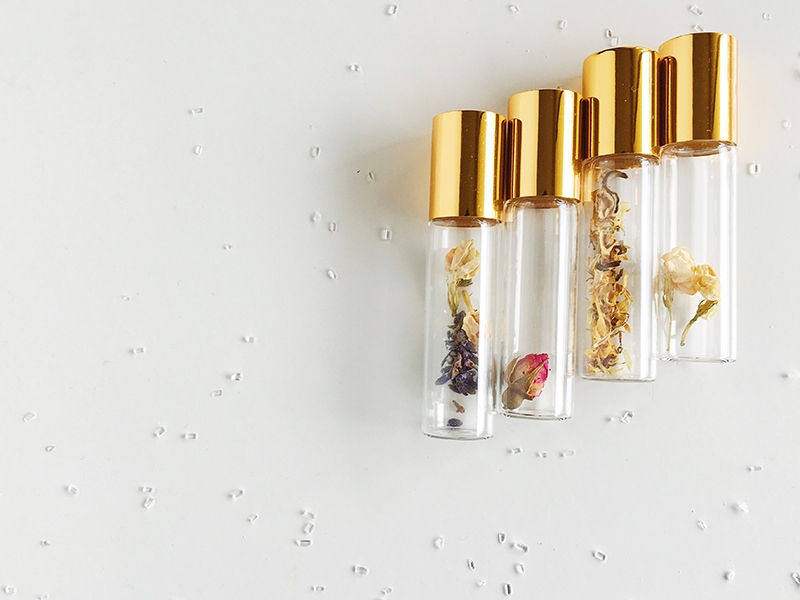 roller bottles with petal for diy perfume