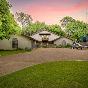 Cover photo for real estate listing