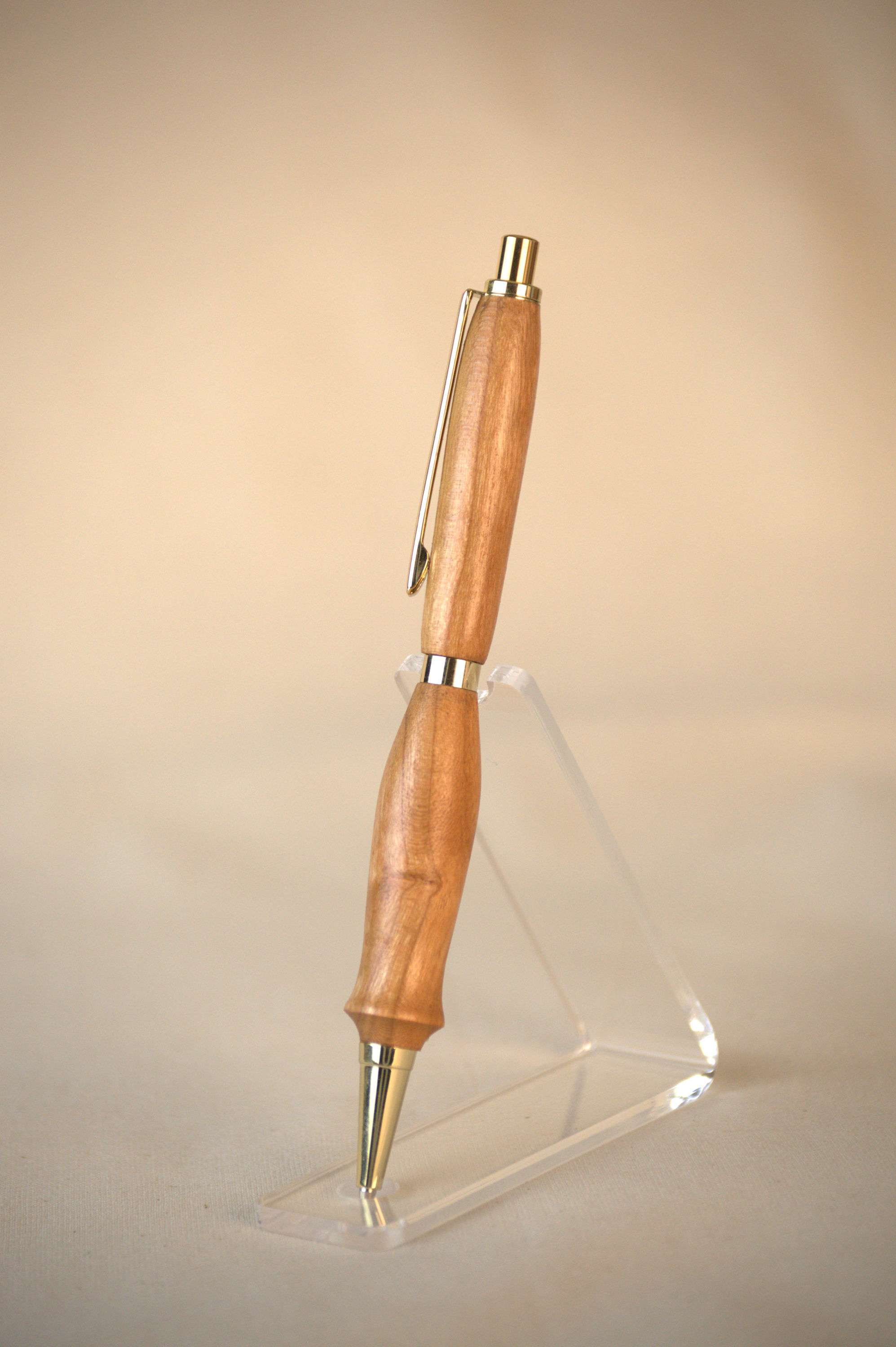 Hero Quill: Cherry w Gold Finish