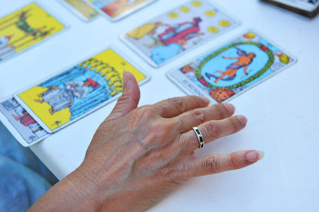 New Card Reading In Ewell