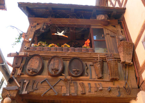 Balcon alsacien décoration cigogne