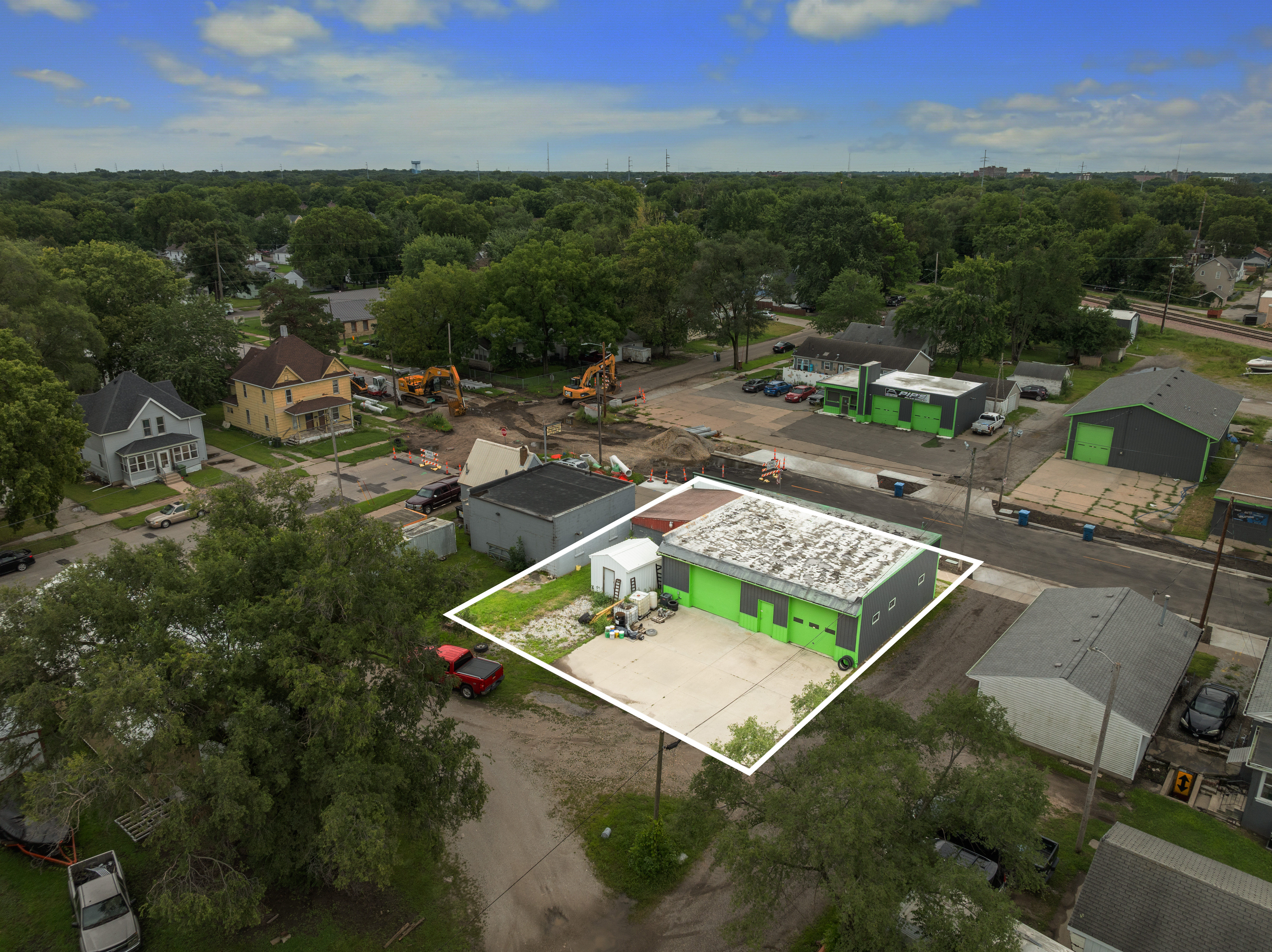 Prime Automotive Real Estate Opportunities in Waterloo, Iowa: A Comprehensive Guide for Used Car Dealerships and Service Stations