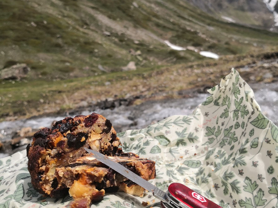 Stärkendes Früchtebrot unterwegs