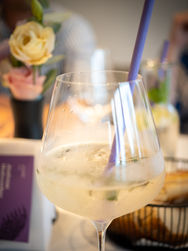 gefülltes Aperitif-Glas