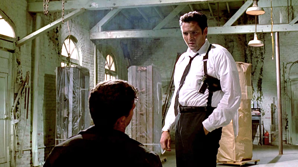 Le regretté Michael Madsen campe un Mr Blonde dansant et dégénéré, devant la caméra de Quentin Tarantino