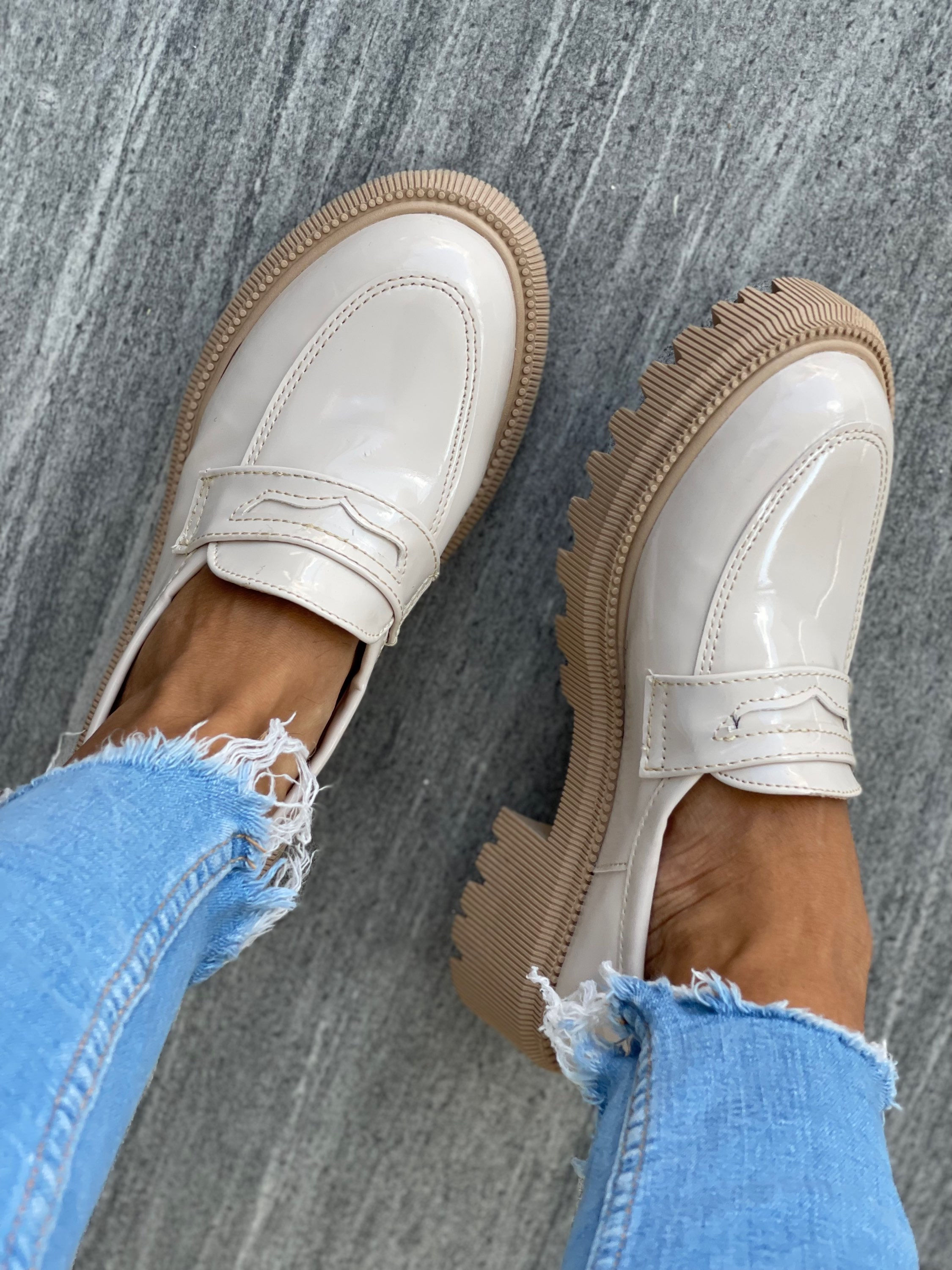 LUCIANA MAQUILLAJE CHAROL 