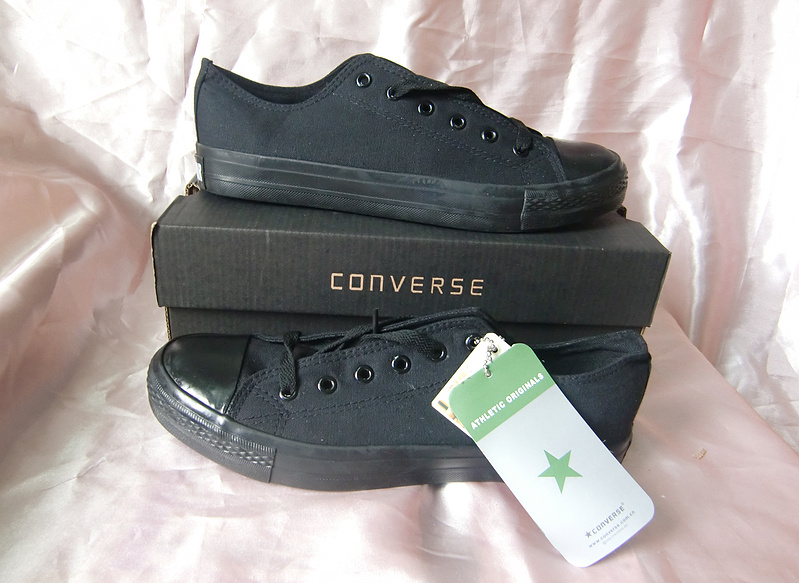 converse negras completas