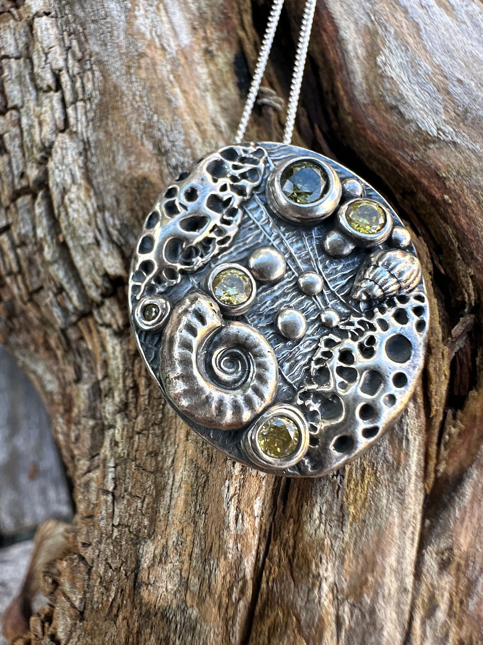 Thumbnail: Rockpool pendant with ammonite