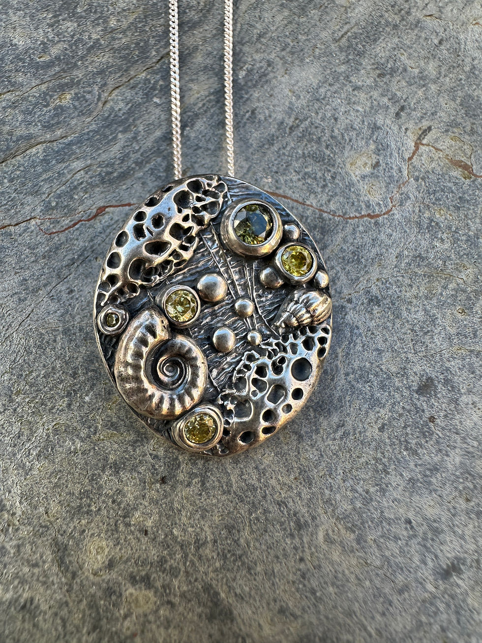 Thumbnail: Rockpool pendant with ammonite