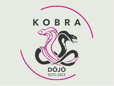Kobra Dojo Logo mit zwei Schlangen, ESTD 2023, umgeben von einem Kreis. Lebenswiege