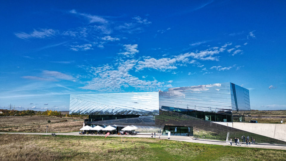 Moderne Architektur, Spiegelgebäude, LANDWERK 2025