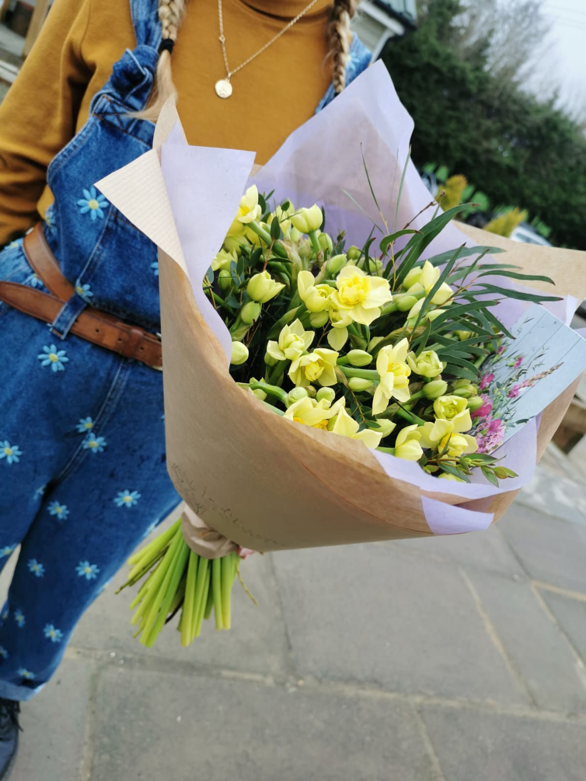 Narcissi Handtied