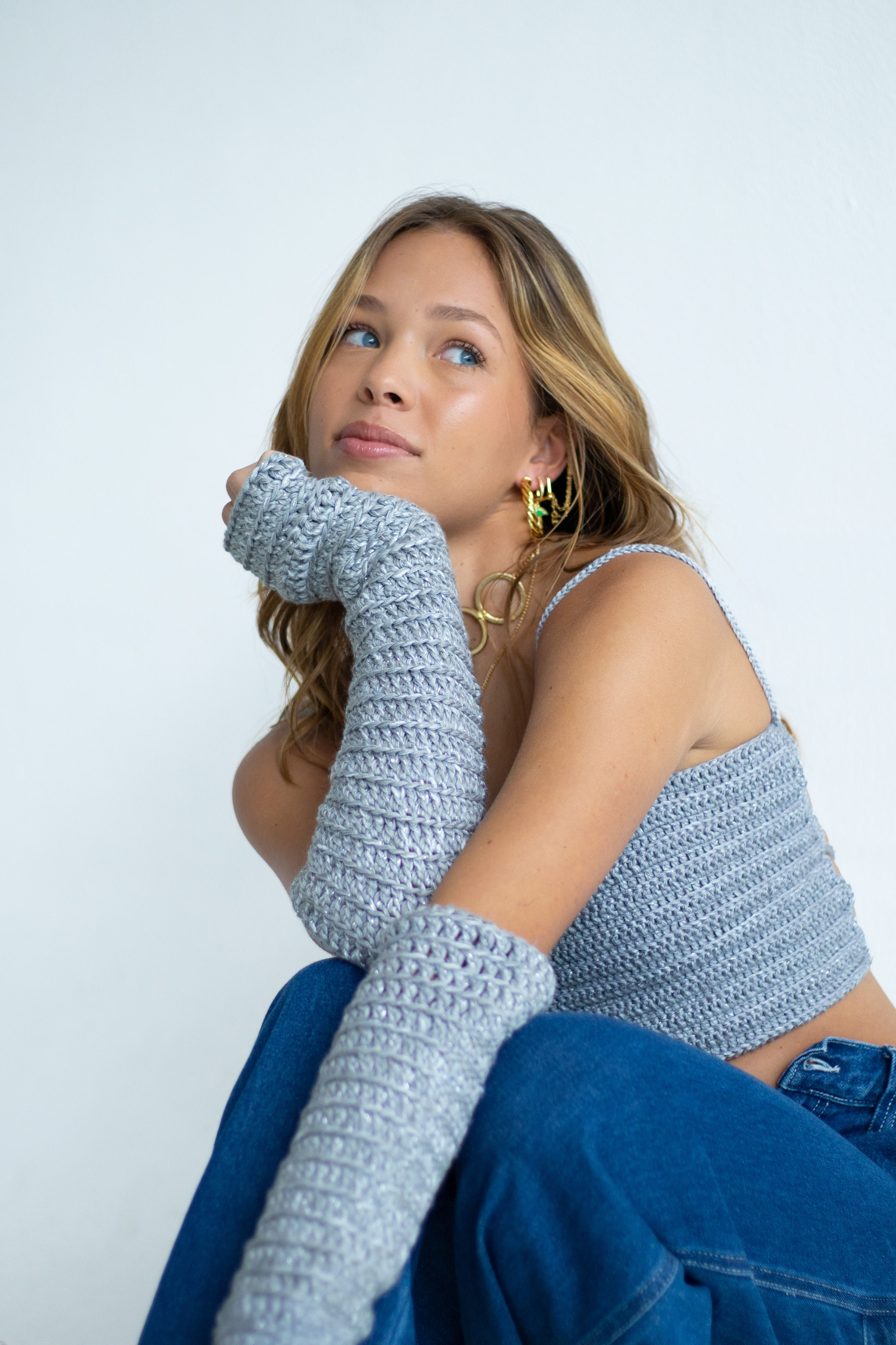 silver top with gloves
