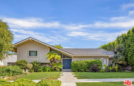 ICONIC LISTING TO LOVE | Studio City, CA Brady House New to the Market