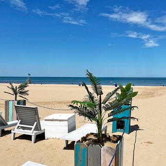 LOCAL DISH | Beachfront Dining & Drinks at Aura on the Lake in Chicago