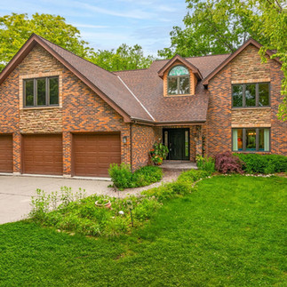 LOCAL LISTING TO LOVE❤️Create Family Memories in Beautiful Knoch Knolls of Naperville on Alyssa Drive