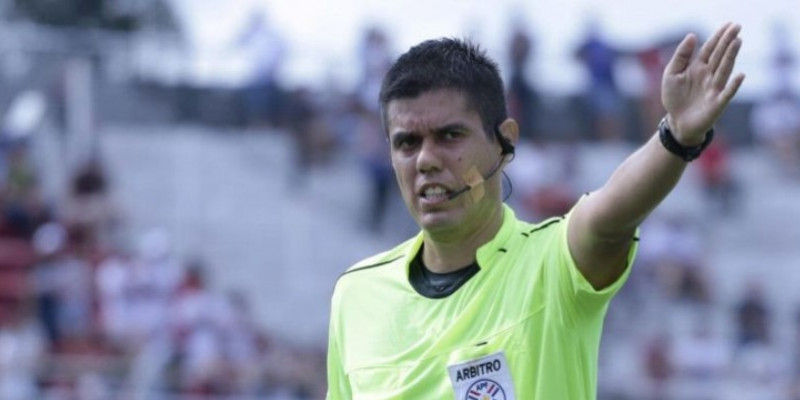 Final polémico con arbitraje mediocre