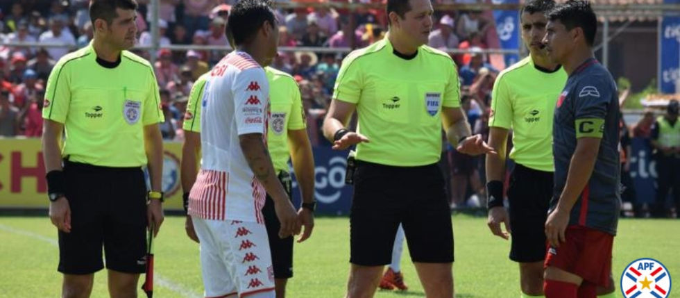A un partido de Primera