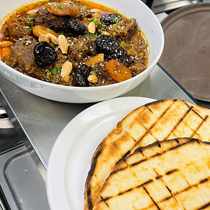 Tajine d’agneau fondant aux abricots et pruneaux