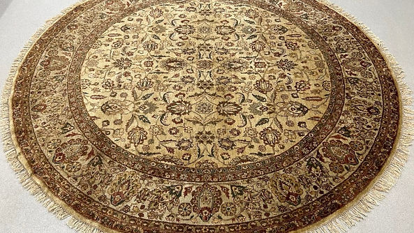 8' India round rug Persian design