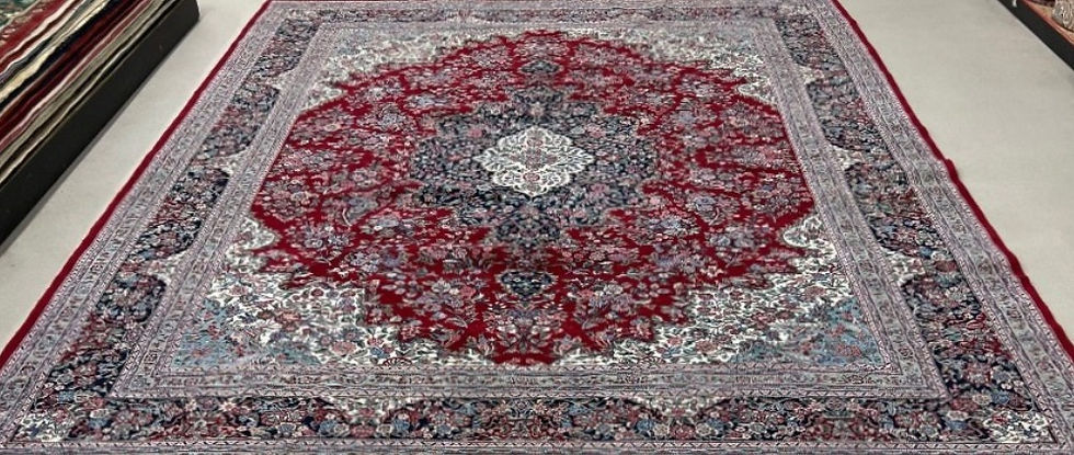 Thumbnail: This gorgeous oriental Chinese rug features an elegant pattern in burgundy color.