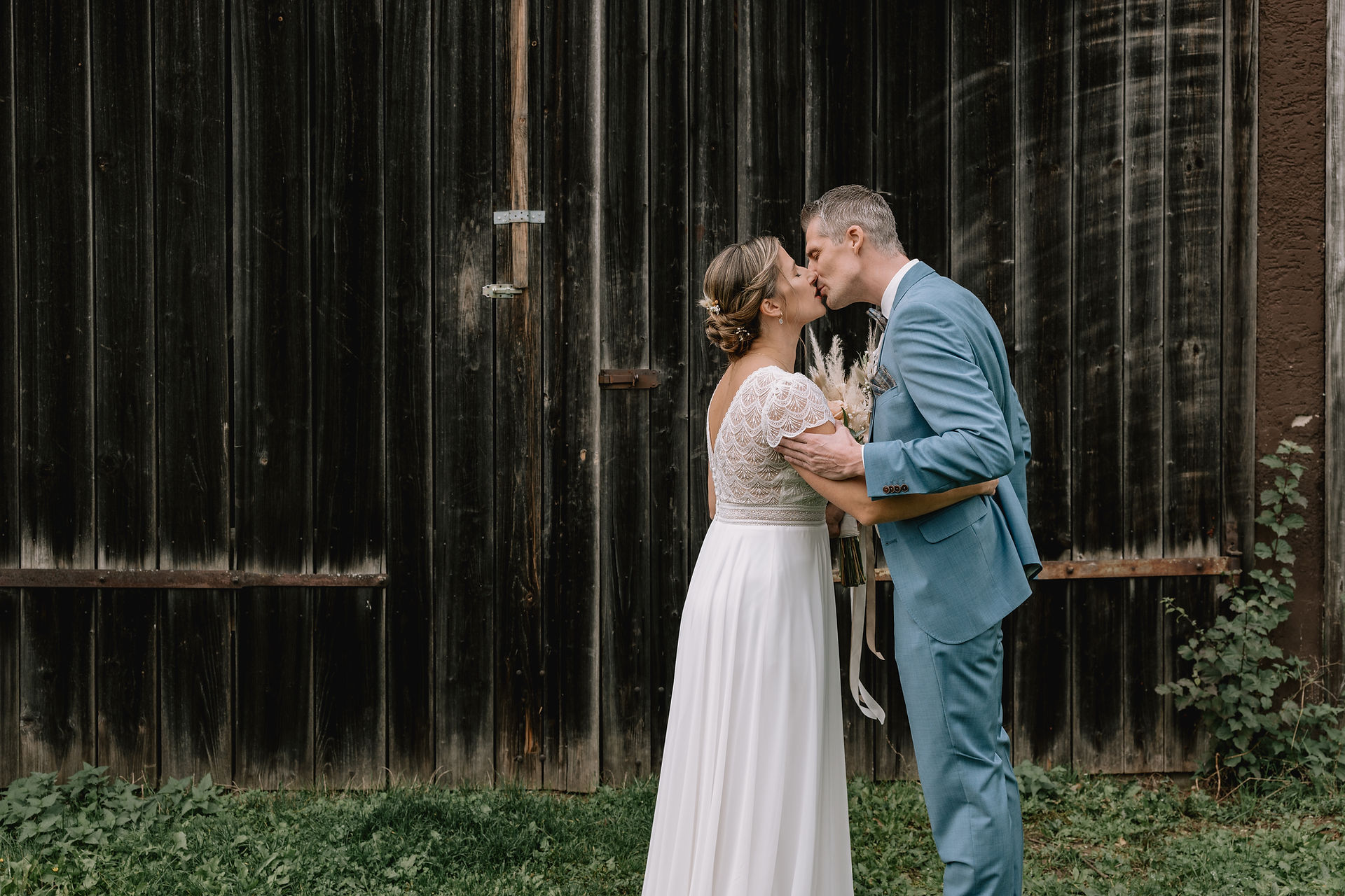 Brautpaar; brautpaarshooting eventlocation lindenhof; Scheunen-hochzeit; Hochzeitsfotograf Horb; Hochzeitsfotograf stuttgart; Hochzeitsfotografin Nicole groß
