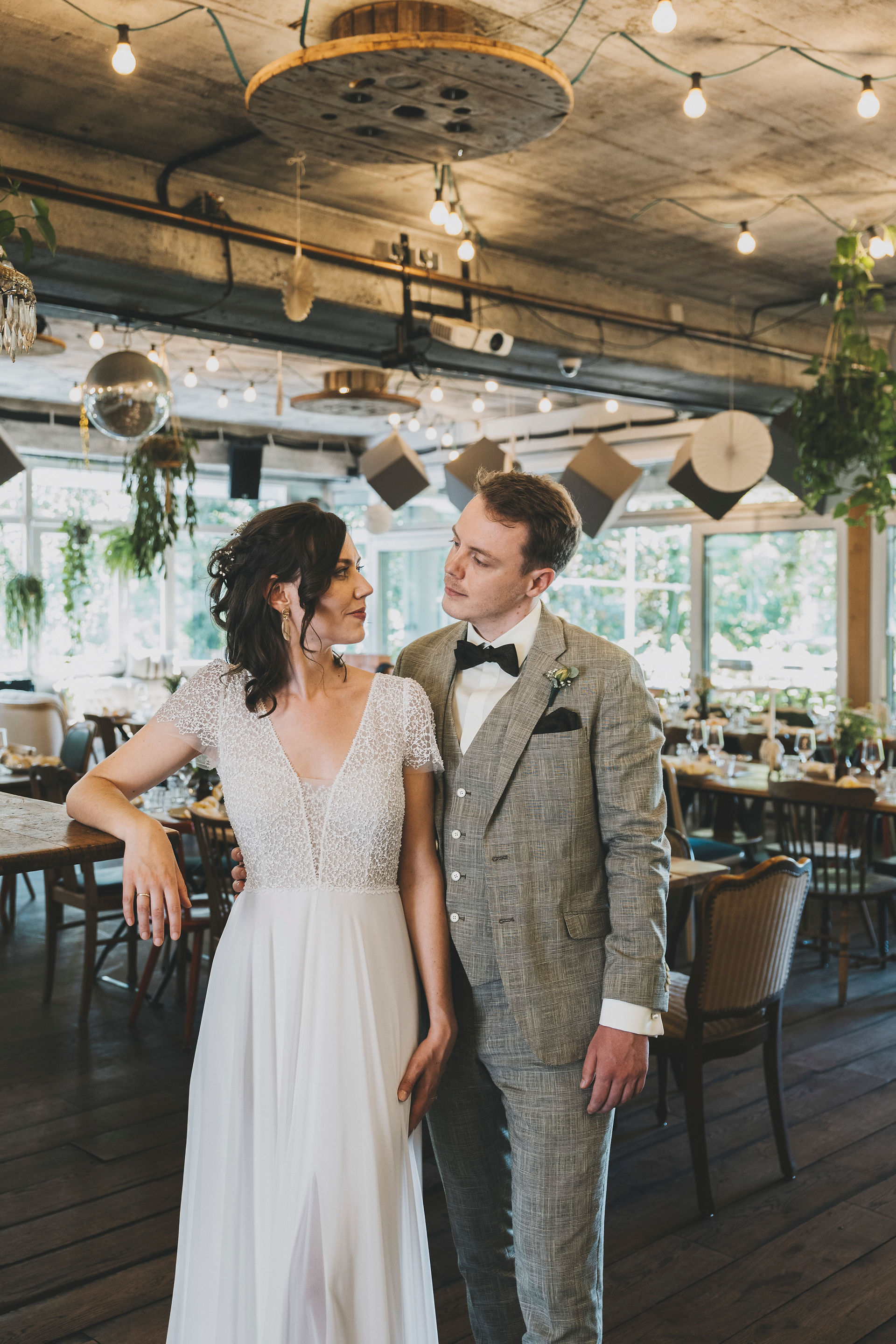 Brautpaar im Hallo Emil Hochzeit feiern im Hallo Emil Heiraten Hochzeitslocation