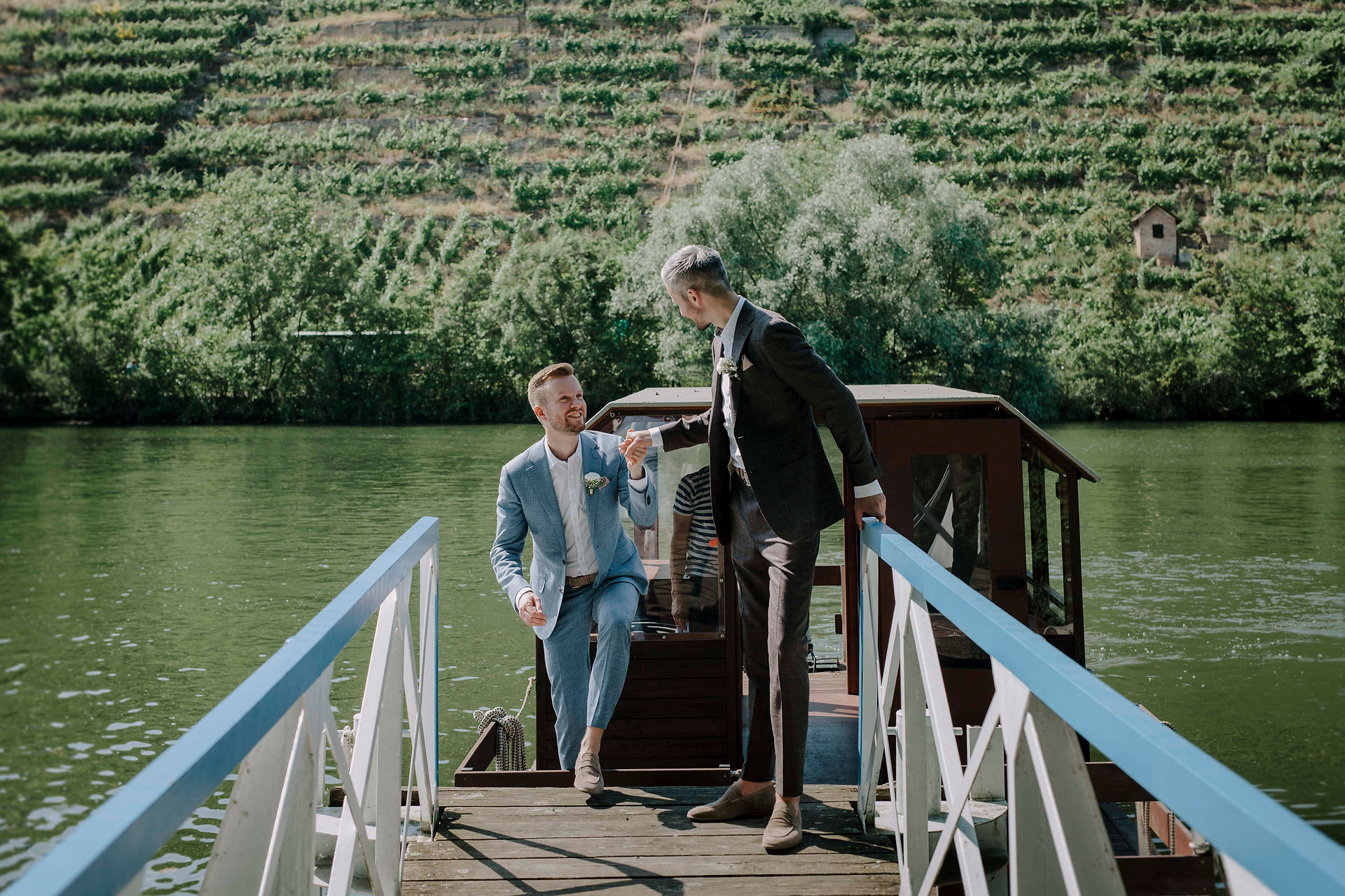 Hochzeitsshooting am Max-Eyth See in Stuttgart- Nicole Groß fotografiert Hochzeiten in Stuttgart / Nicole Groß Fotografie echte und authentische Hochzeitsfotos