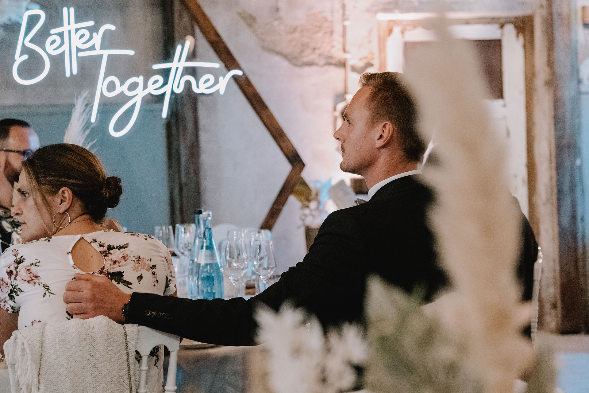 hochzeit an der eventlocation lindenhof; Momentaufnahmen; hochzeitsreportage; Hochzeitsfotografin authentisch und natürlich; vintage hochzeit feiern rottweil