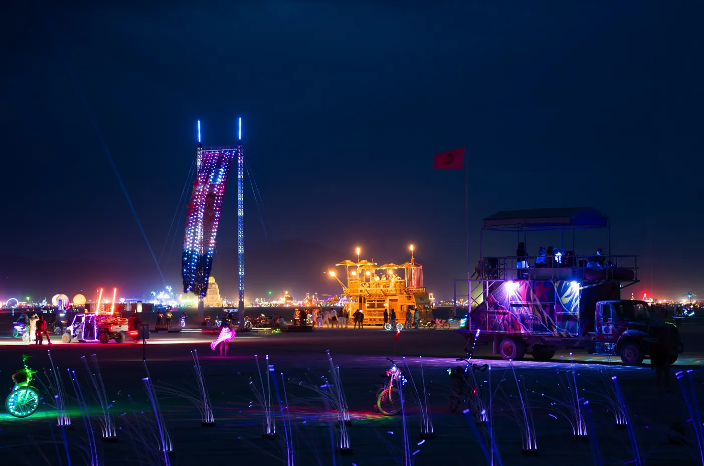 1000-hands-on-burning-man-playa.webp