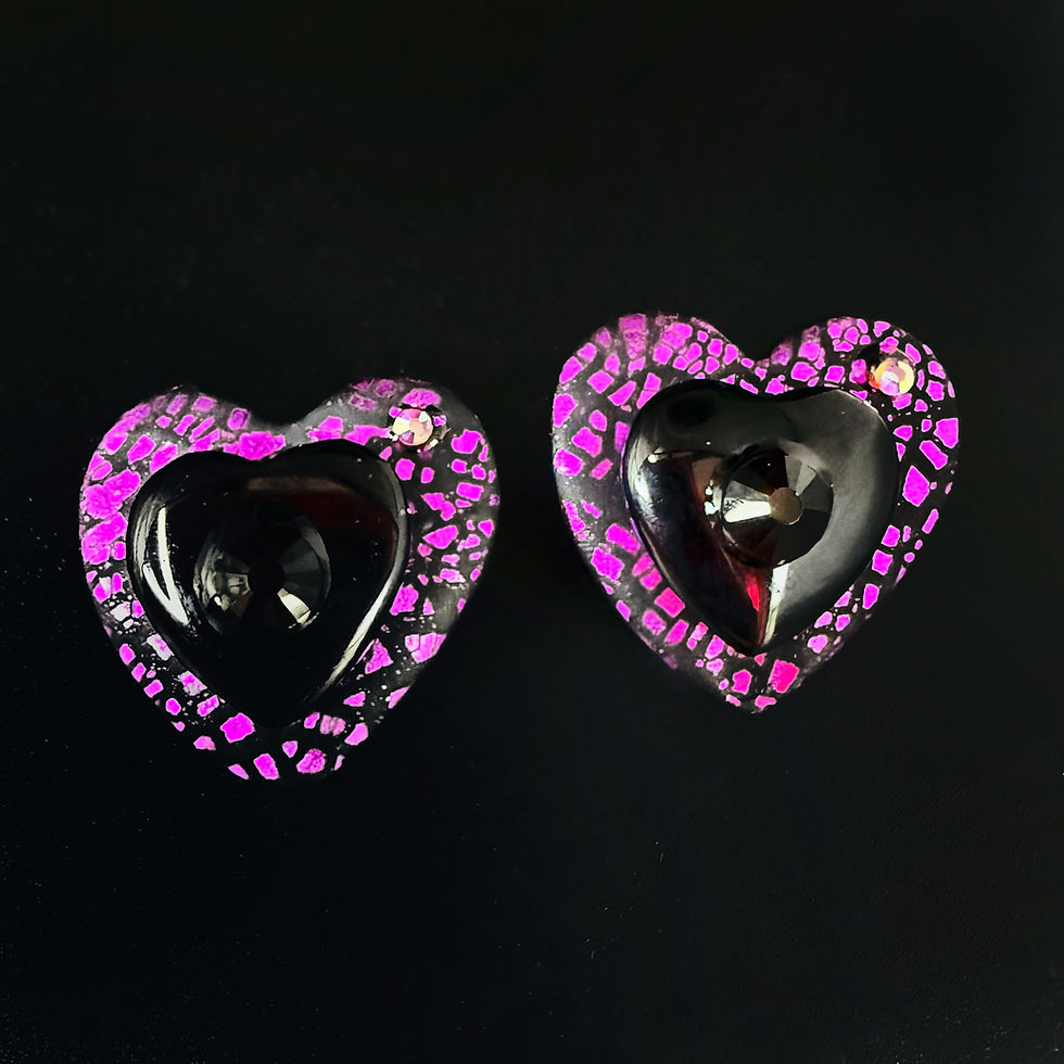 Thumbnail: Guarded Hearts Signature Earrings — Style 08