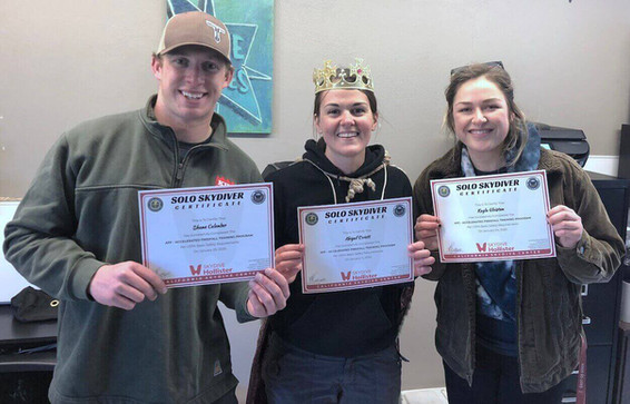 solo-skydiver-aff-graduates-holding-cert