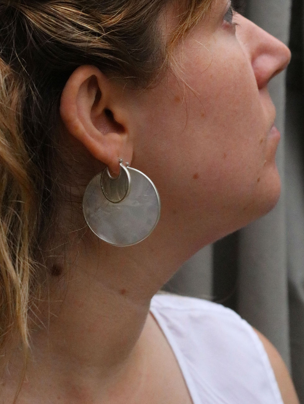 Thumbnail: Small Round Silver Pearl Hoops