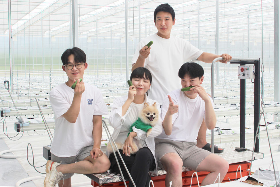 단체사진 온실 1.jpg