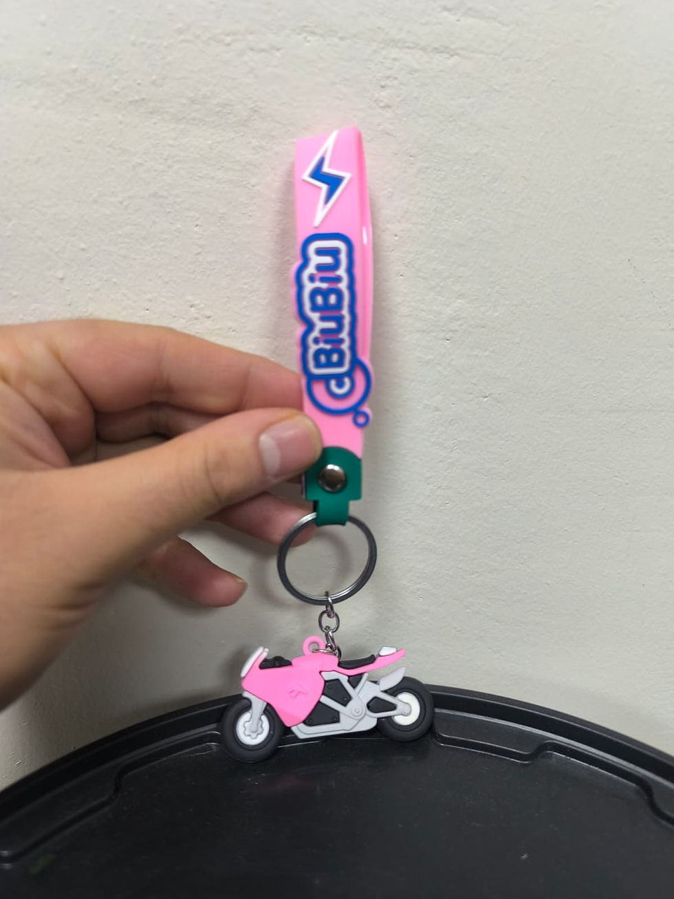 Küçük resim: Silikon Motosiklet Anahtarlığı – Esnek, Dayanıklı ve Şık Tasarım Pembe