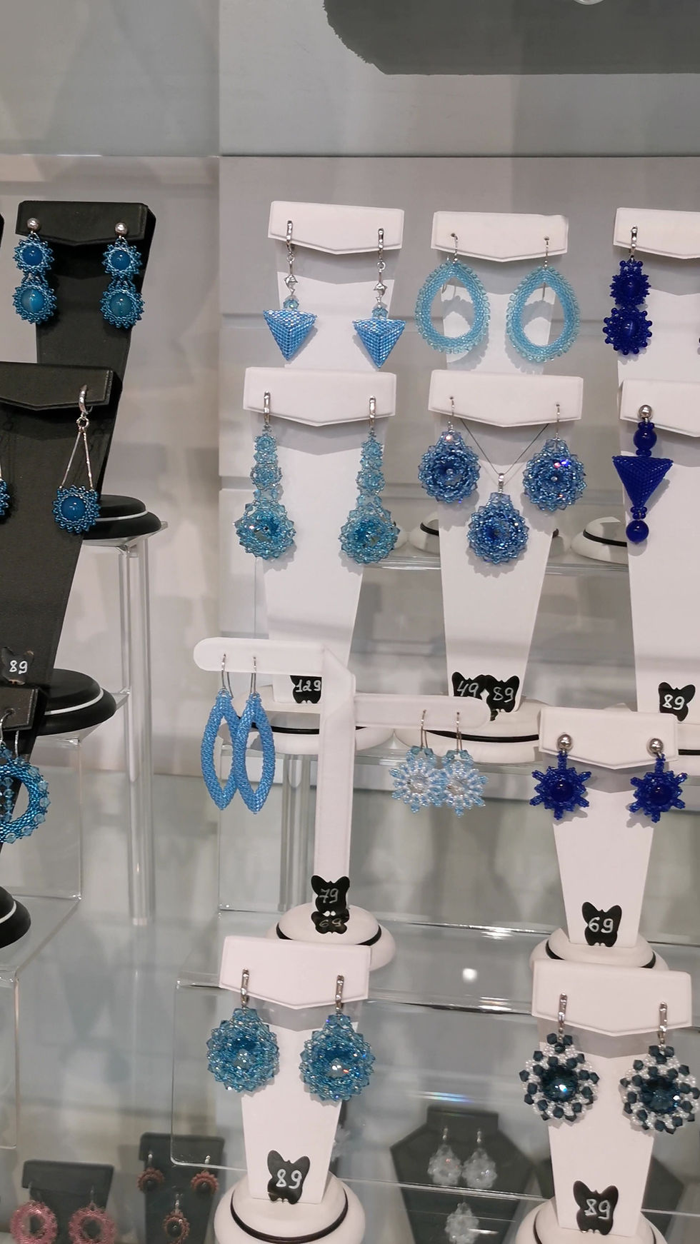 Thumbnail: 058(12)-Ohrringe-RhodiumSilber-SwarovskiPerlen(rose/weiss)