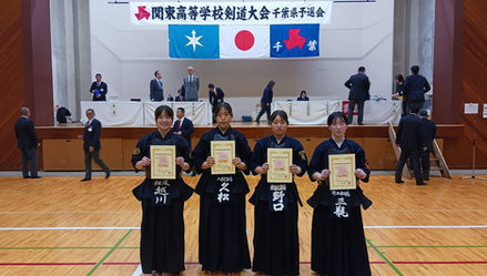 女子個人戦決勝は、久松選手（八千代松陰）と、越川選手（翔凜）による対戦となった。勝負は、延長戦で越川選手が引き面を決め、優勝を収めた。