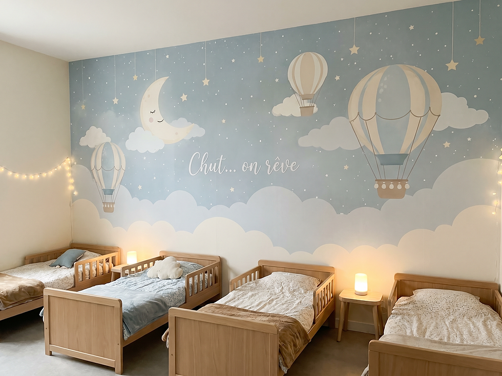 Papier peint panoramique ciel étoilé dans le dortoir d'une halte-garderie à Harfleur — impression sur-mesure Peppergraphik Le Havre