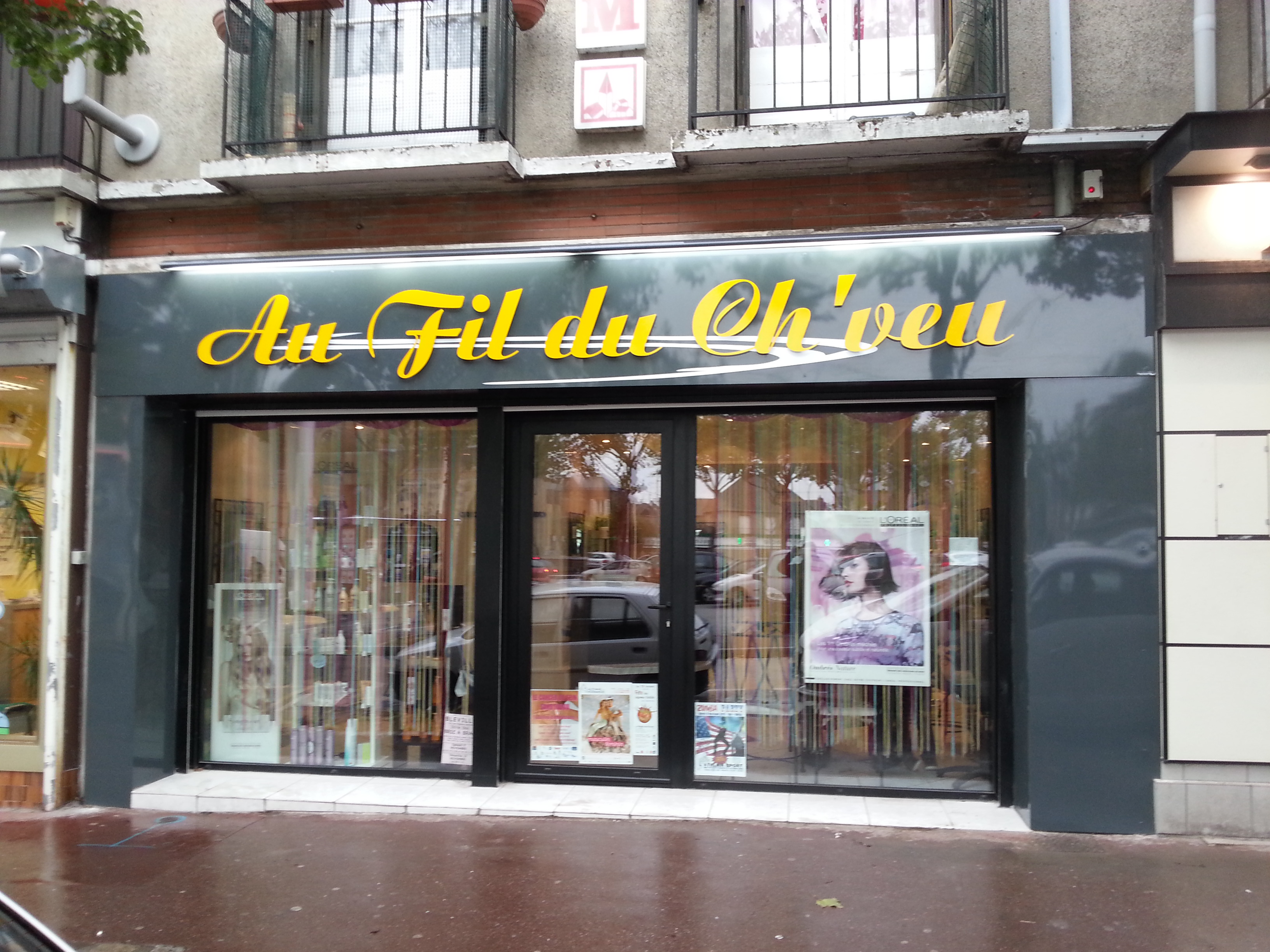 Enseigne salon de coiffure Au Fil du Ch'veu Montivilliers lettrage dore signaletique Peppergraphik