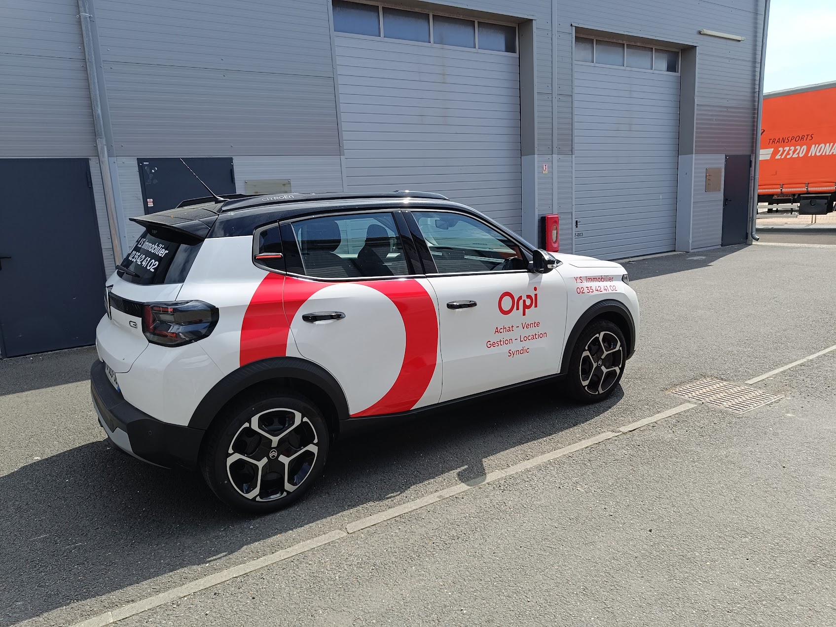 Marquage automobile Renault Kwid pour agence immobilière ORPI au Havre réalisé par Peppergraphik