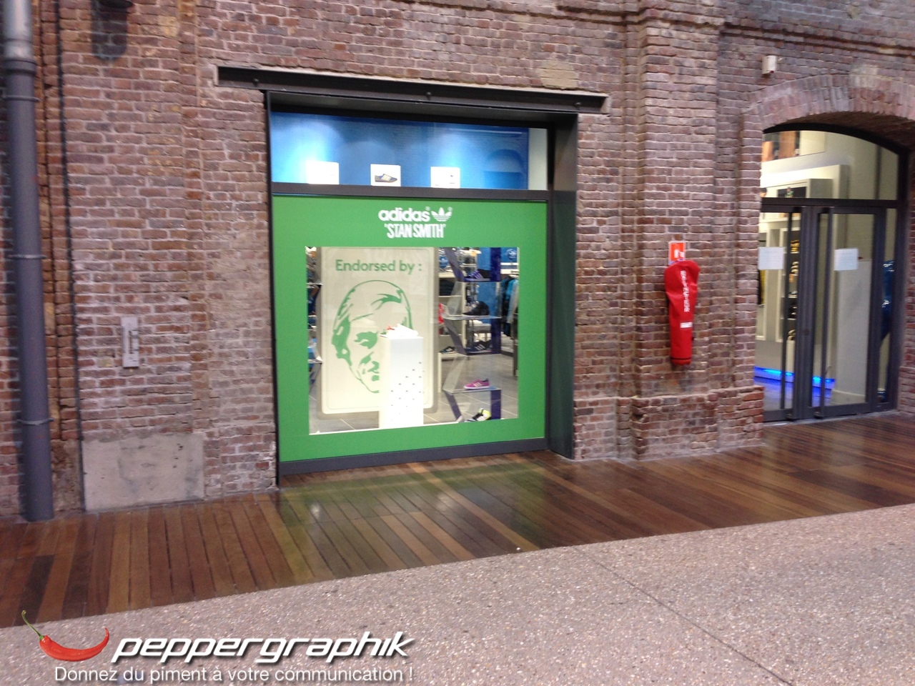 Vitrophanie adhésif vitrine adidas Stan Smith boutique de sport au Havre par Peppergraphik