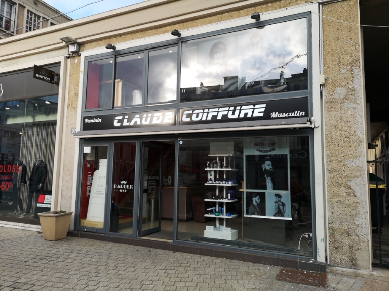 Enseigne lumineuse salon Claude Coiffure façade bandeau LED Le Havre Peppergraphik